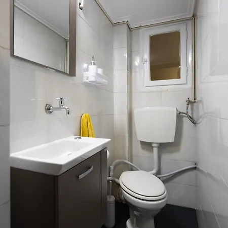Big Stylish 2br Views 3 Min Walk To Sea Selanik