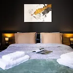 Big Stylish 2br Views 3 Min Walk To Sea * سالونيك
