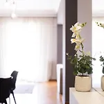 Big Stylish 2br Views 3 Min Walk To Sea شقة سالونيك