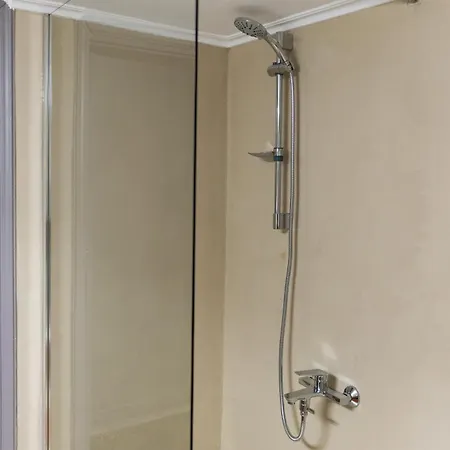 Big Stylish 2br Views 3 Min Walk To Sea