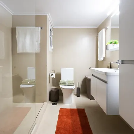 Big Stylish 2br Views 3 Min Walk To Sea Appartement