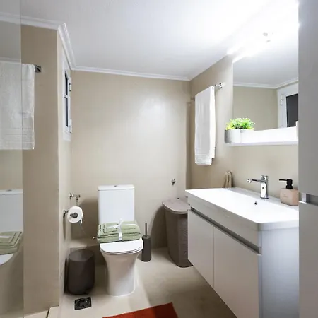 Apartment Big Stylish 2br Views 3 Min Walk To Sea *