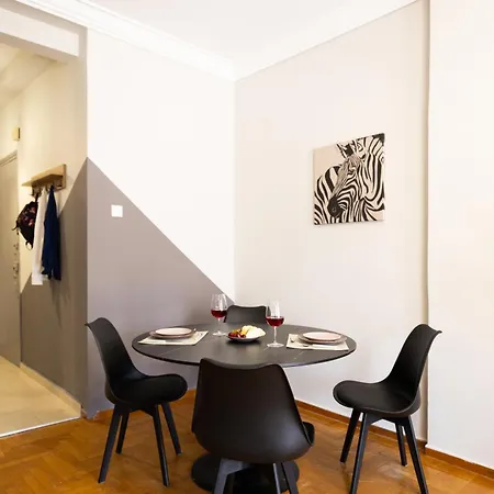 Big Stylish 2br Views 3 Min Walk To Sea