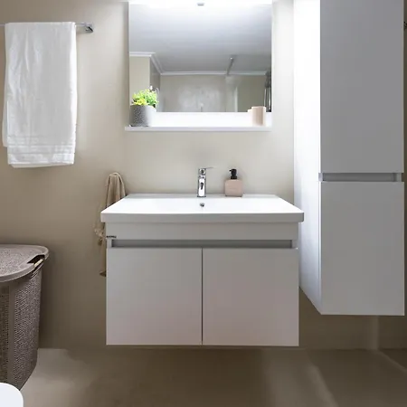 Apartment Big Stylish 2br Views 3 Min Walk To Sea