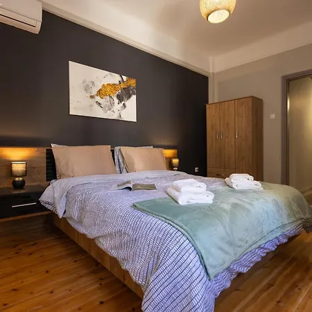 Big Stylish 2br Views 3 Min Walk To Sea شقة سالونيك