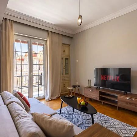 Big Stylish 2br Views 3 Min Walk To Sea *